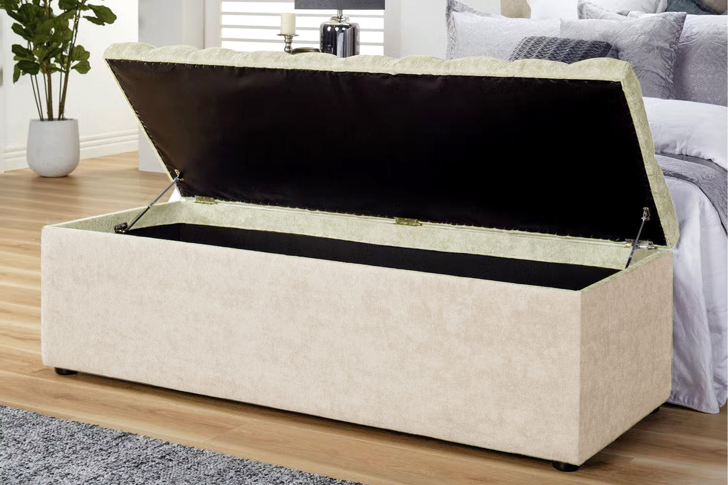 Haven Chesterfield Ottoman in Naples Velvet